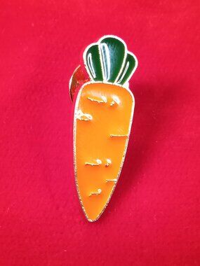 Carrot metal and enamel pin